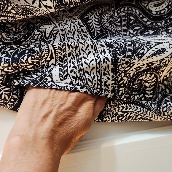Loft Black/White Paisley Skirt Size Large - Picture 4 of 6